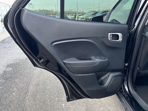 Used 2022 Hyundai Venue SEL image 24