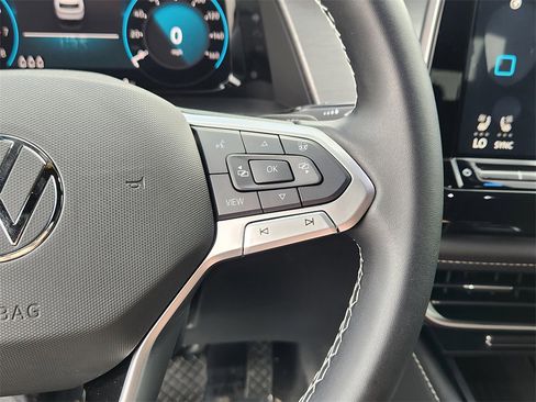 New 2025 Volkswagen Atlas Cross Sport SE image 9