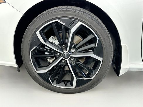 Used 2023 Nissan Altima 2.5 SR FWD image 11