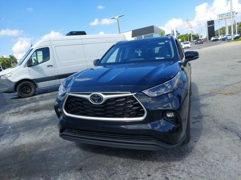 Used 2026 Toyota Highlander XLE AWD/4WD image 2