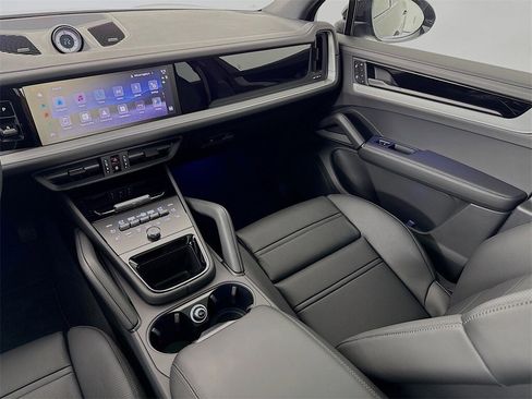 New 2026 Porsche Cayenne image 27