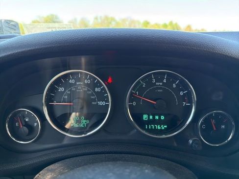 Used 2015 Jeep Wrangler Unlimited Rubicon w/ Connectivity Group AWD/4WD image 14