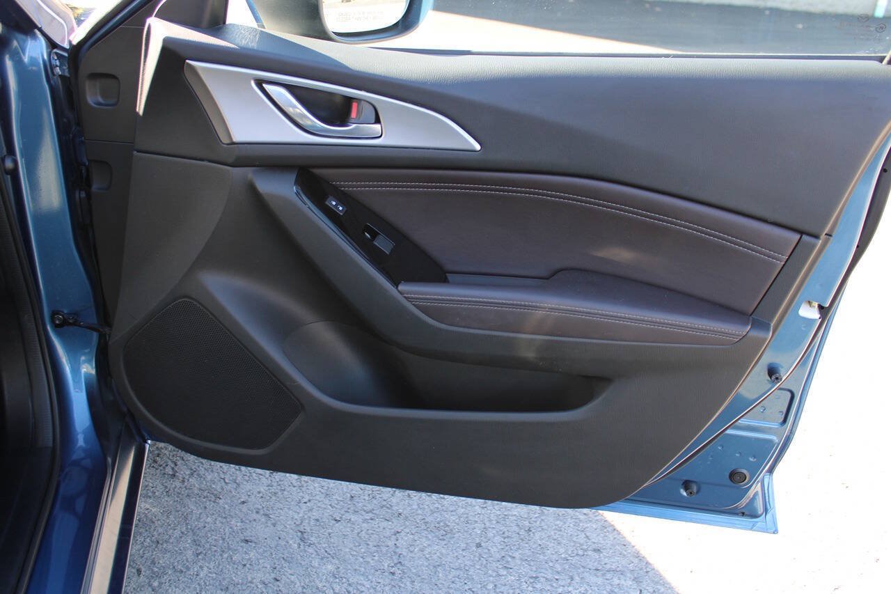 Used 2017 MAZDA MAZDA3 Touring FWD image 40