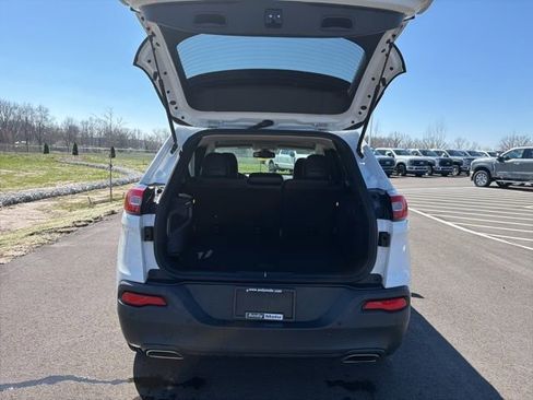 Used 2017 Jeep Cherokee Latitude w/ True North Edition image 9