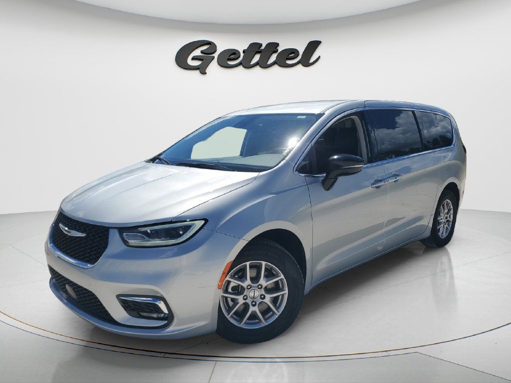 Used 2024 Chrysler Pacifica Touring-L FWD image 1