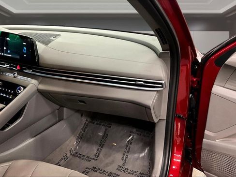 Used 2024 Hyundai Elantra SEL image 25