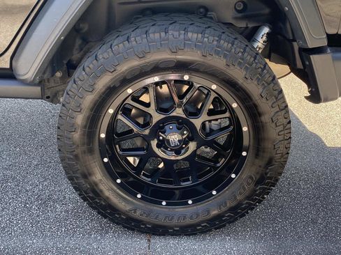 Used 2023 Jeep Wrangler Unlimited w/ Cold Weather Group image 16