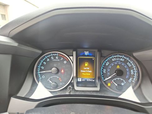 Used 2022 Toyota Tacoma TRD Off-Road w/ Technology Package AWD/4WD image 15