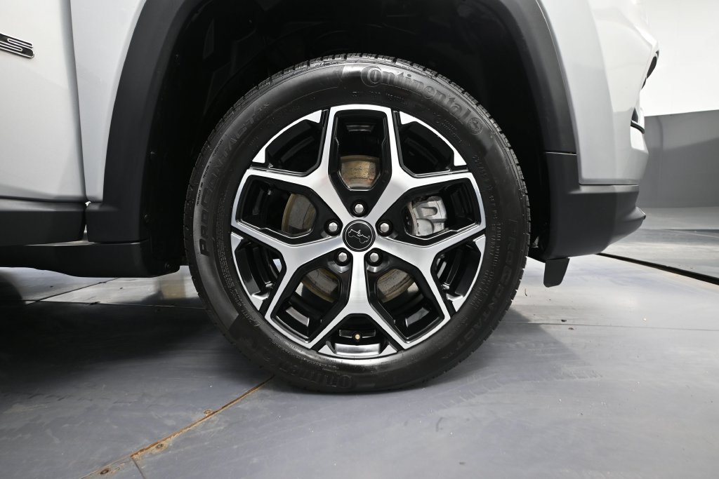 Used 2025 Jeep Compass Limited AWD/4WD image 12