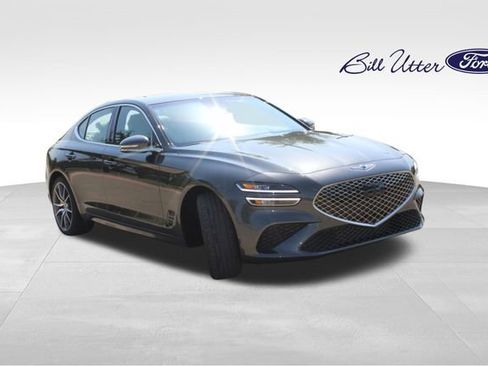 Used 2023 Genesis G70 2.0T RWD image 3