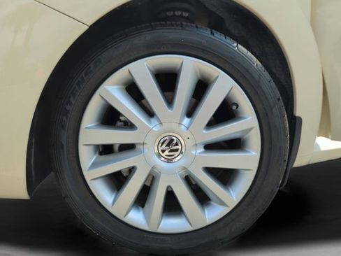 Used 2008 Volkswagen Beetle SE FWD image 39