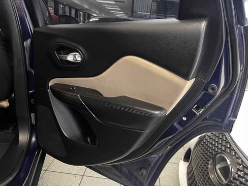 Used 2015 Jeep Cherokee Latitude w/ Comfort/Convenience Group image 13