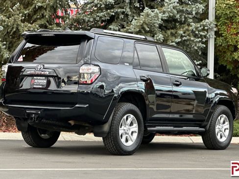 Used 2022 Toyota 4Runner SR5 Premium image 4