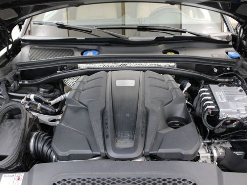 Certified 2023 Porsche Macan S AWD/4WD image 30