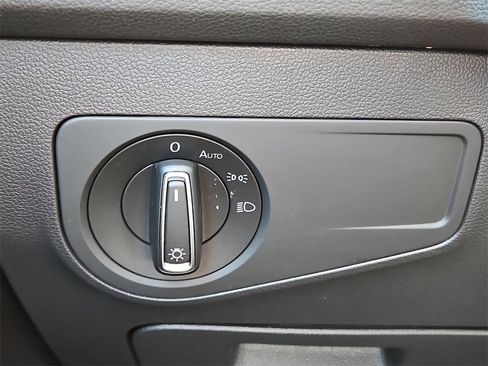 Used 2022 Volkswagen Tiguan SE R-Line image 18