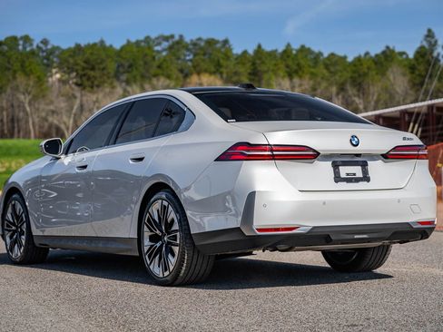 Used 2024 BMW 530i w/ Executive Package RWD image 5