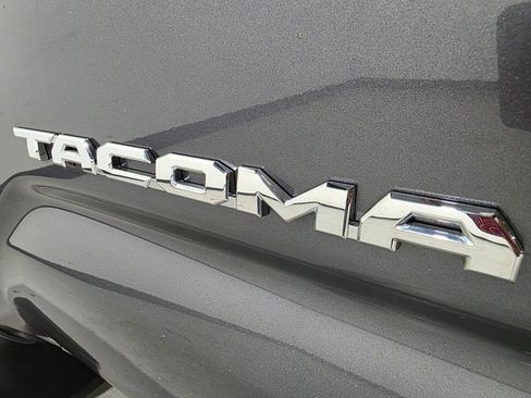 Used 2016 Toyota Tacoma TRD Sport image 32