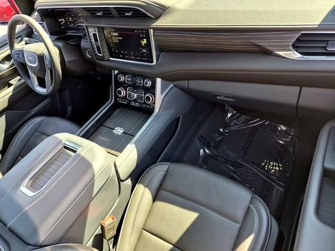 Used 2024 GMC Yukon Denali image 23