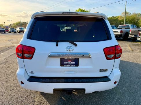 Used 2017 Toyota Sequoia Limited w/ Safety & Convenience Package AWD/4WD image 4