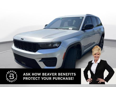 Used 2024 Jeep Grand Cherokee Altitude image 1