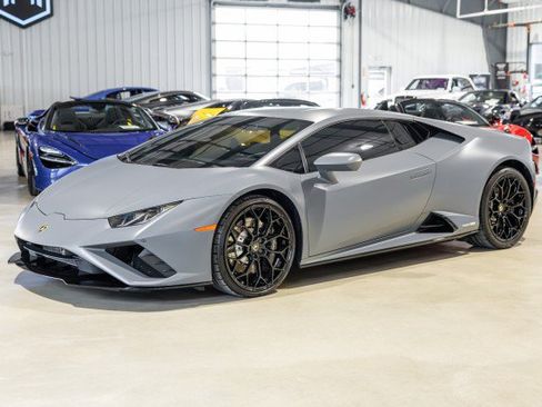 Used 2022 Lamborghini Huracan EVO RWD image 2