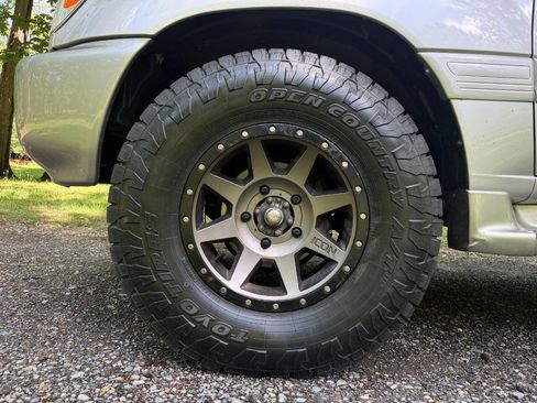 Used 2001 Toyota Land Cruiser AWD/4WD image 43