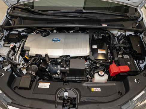 Used 2022 Toyota Prius LE image 18