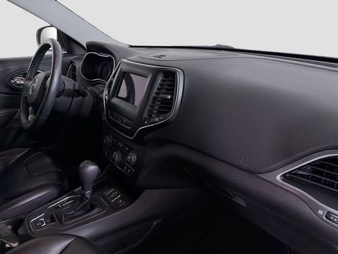 Used 2021 Jeep Cherokee Latitude Plus image 27