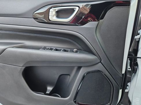 New 2026 Jeep Compass Latitude image 11