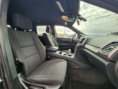 Used 2018 Jeep Grand Cherokee Laredo image 34