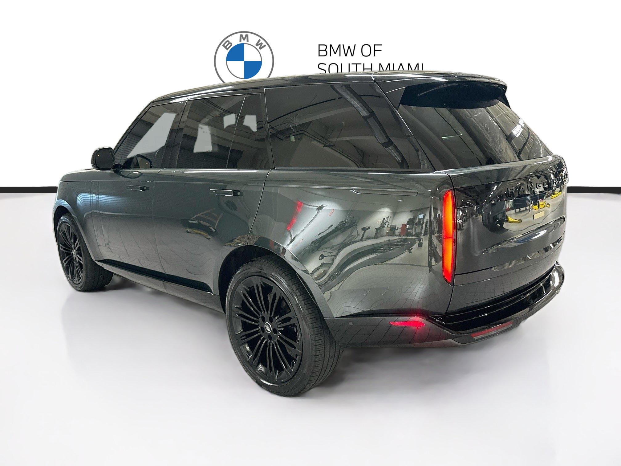 Used 2025 Land Rover Range Rover SE AWD/4WD image 5