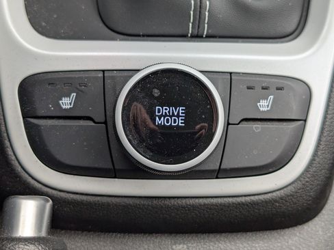 Certified 2025 Hyundai Venue Limited image 19