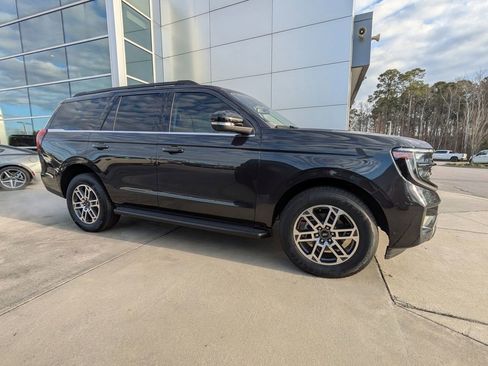 New 2025 Ford Expedition Active image 3