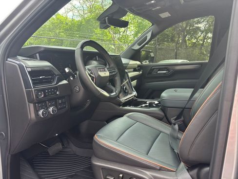 Used 2025 GMC Yukon AT4 w/ AT4 Premium Plus Package AWD/4WD image 13