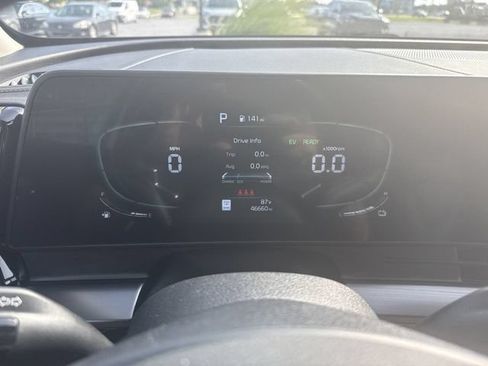 Used 2023 Kia Sportage EX AWD/4WD image 9