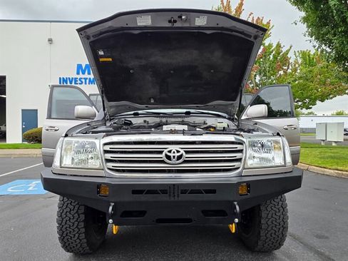 Used 2004 Toyota Land Cruiser w/ Convenience Pkg AWD/4WD image 31