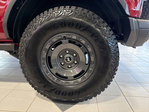 New 2025 Ford Bronco Badlands image 9