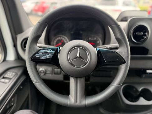 New 2025 Mercedes-Benz Sprinter 2500 image 9