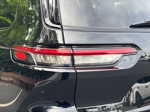 Used 2023 Jeep Grand Cherokee L Limited w/ Luxury Tech Group II image 27