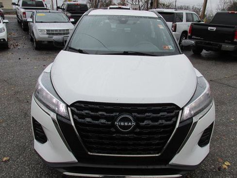 Used 2023 Nissan Kicks SR image 3