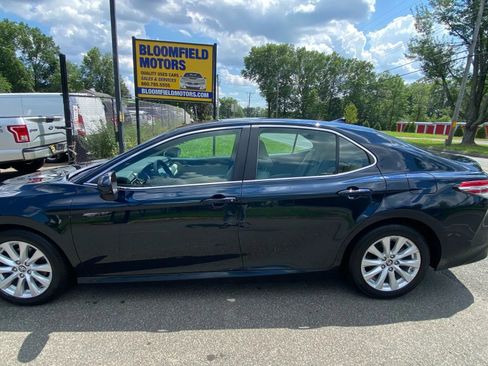 Used 2019 Toyota Camry LE image 2