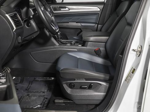 Used 2023 Volkswagen Atlas Cross Sport SEL R-Line image 18