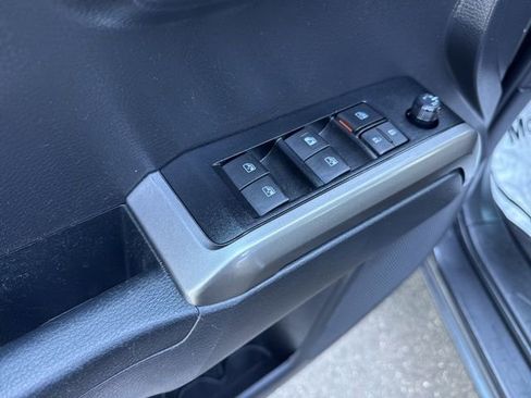 Used 2022 Toyota Tacoma SR5 AWD/4WD image 8