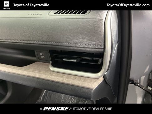 Used 2024 Toyota Grand Highlander Limited image 22