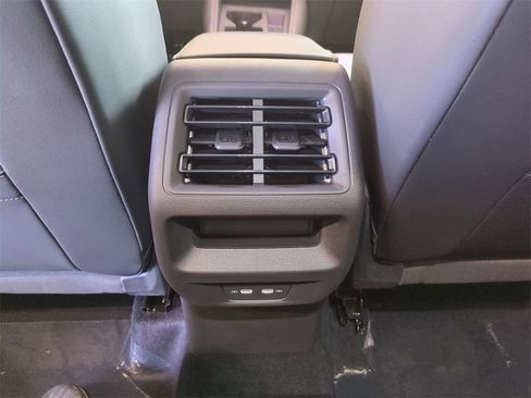 New 2026 Volkswagen Tiguan SE image 27