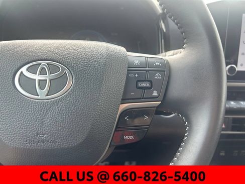 Used 2025 Toyota Camry SE FWD image 17