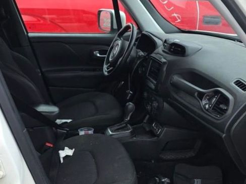 Used 2018 Jeep Renegade Altitude image 3