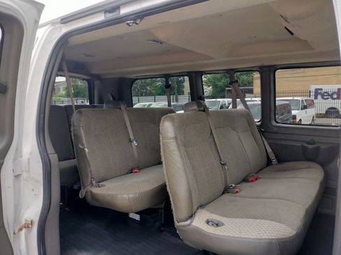 Used 2017 Chevrolet Express 2500 LS image 32