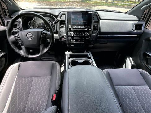 Used 2023 Nissan Titan SV w/ SV Convenience Package RWD image 7