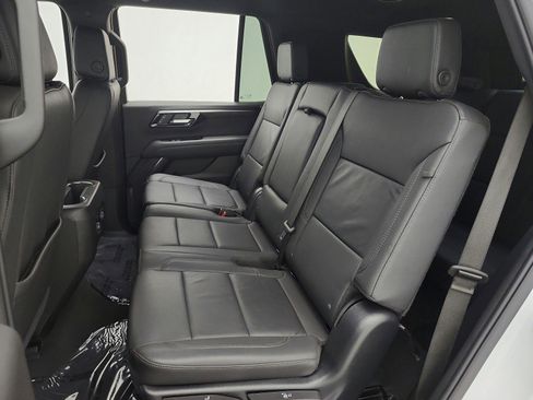 Used 2025 Chevrolet Tahoe LT image 15